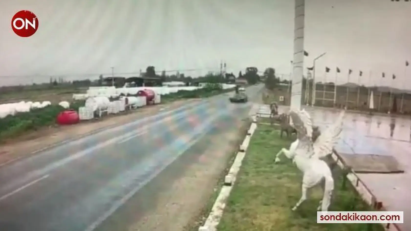 Tire'de otomobil motosiklete çarptı: 1 yaralı