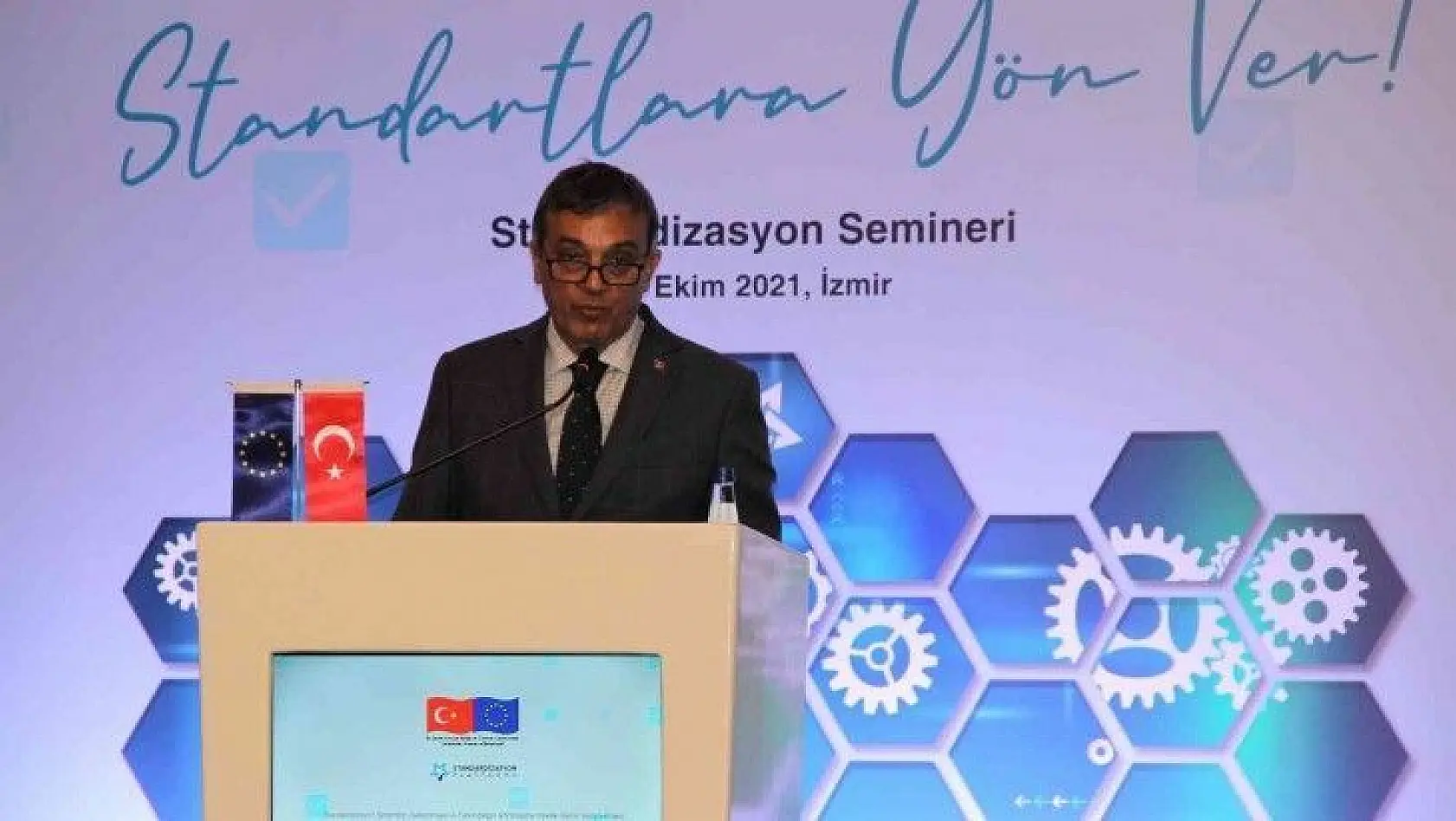 TSE, İzmir'de 'Standartlara Yön Ver' semineri gerçekleştirdi