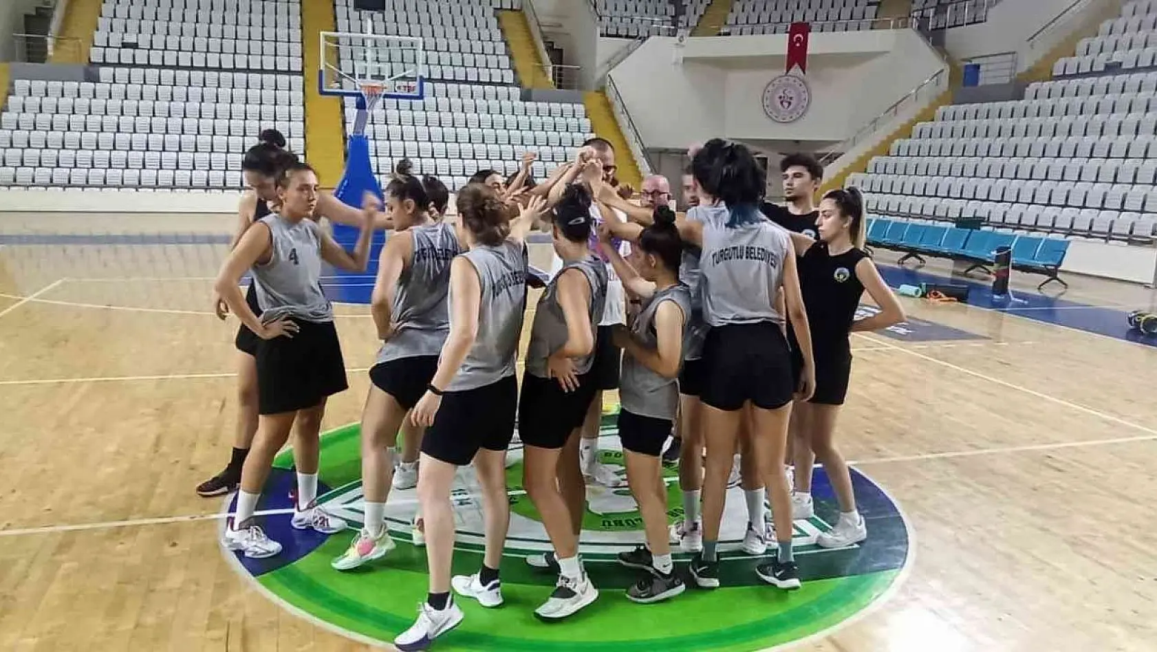 Turgutlu Belediyesi Kadın Basketbol Takımı parkeye indi