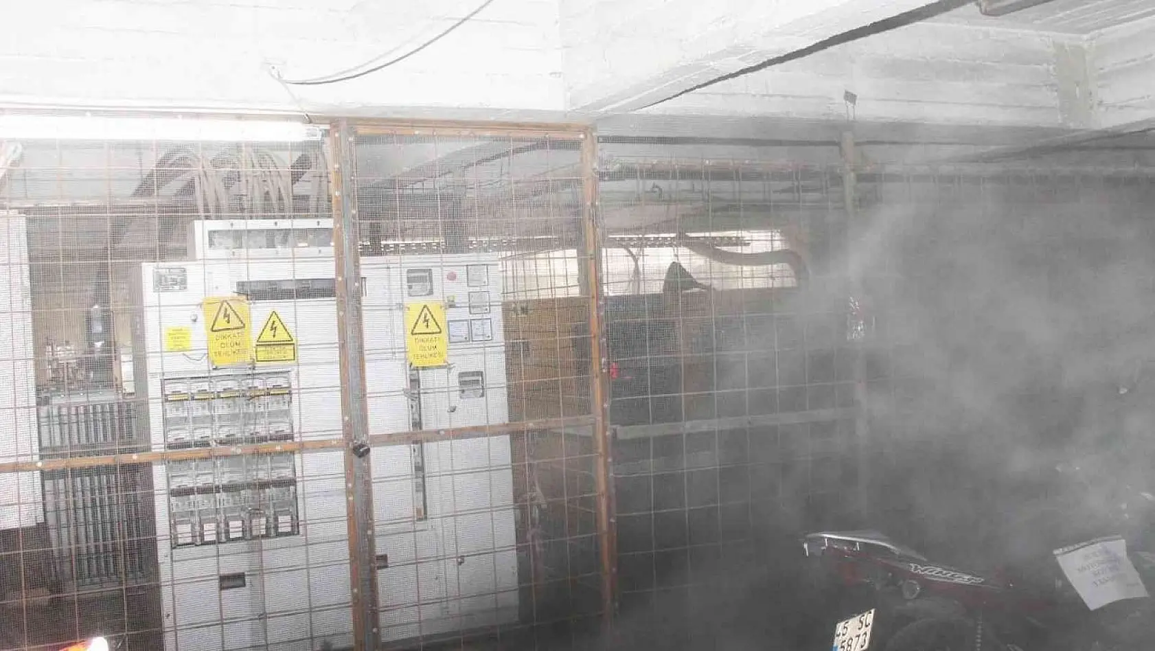 Turgutlu Belediyesinin bodrum katında çıkan yangın paniğe neden oldu