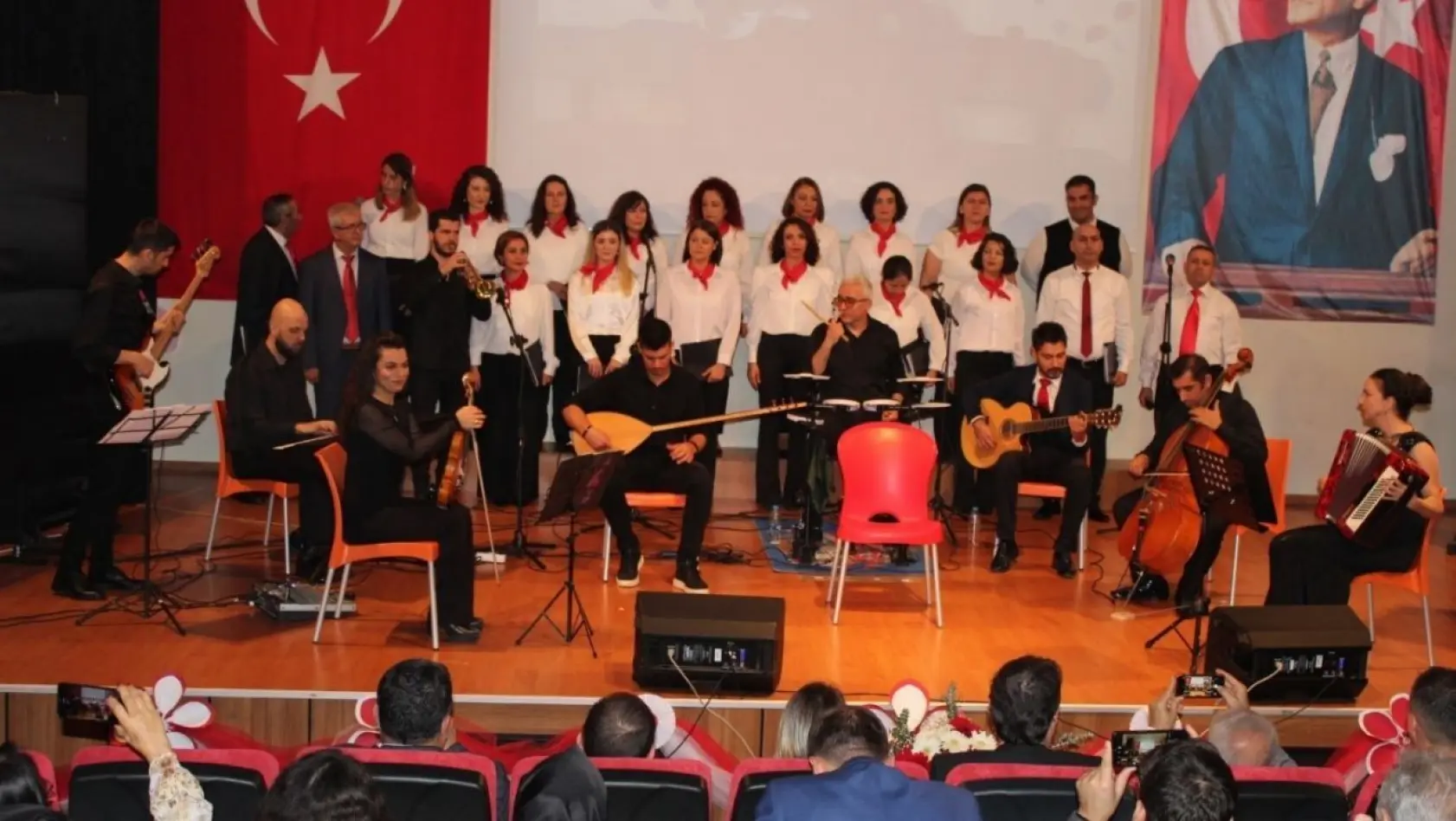 Turgutlu'da 24 Kasım Öğretmenler Günü törenlerle kutlandı