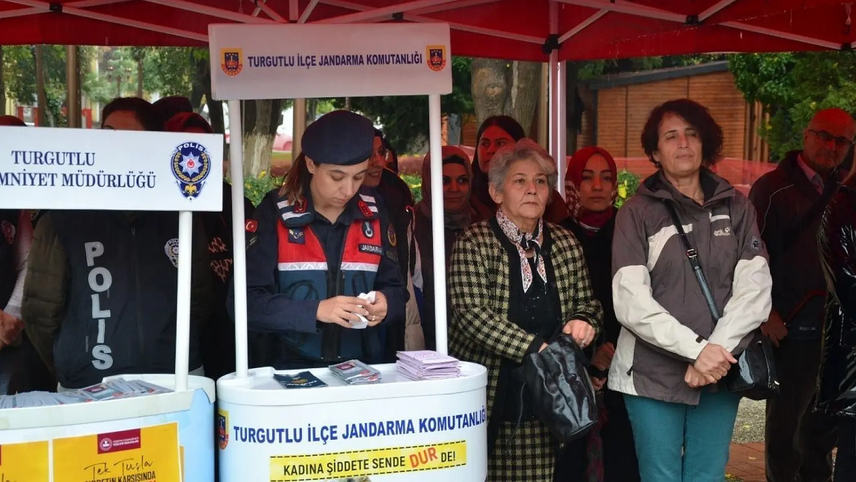 Turgutlu'da kadına yönelik şiddete karşı farkındalık etkinliği