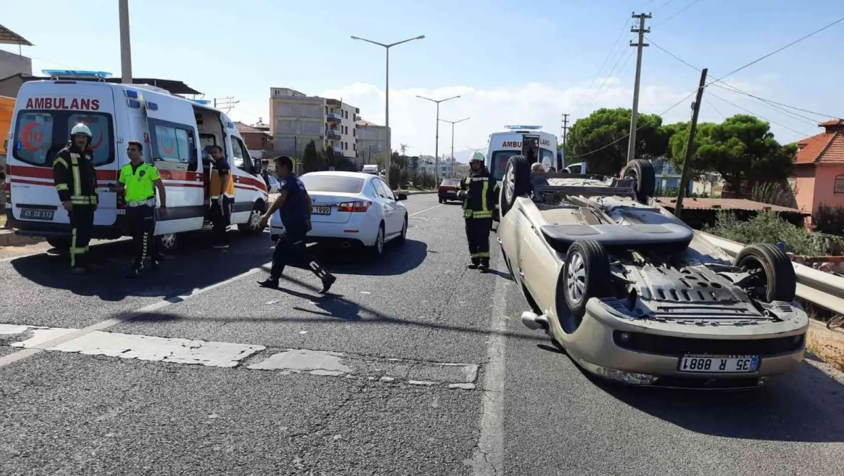 Turgutlu'da otomobil takla attı: 4 yaralı