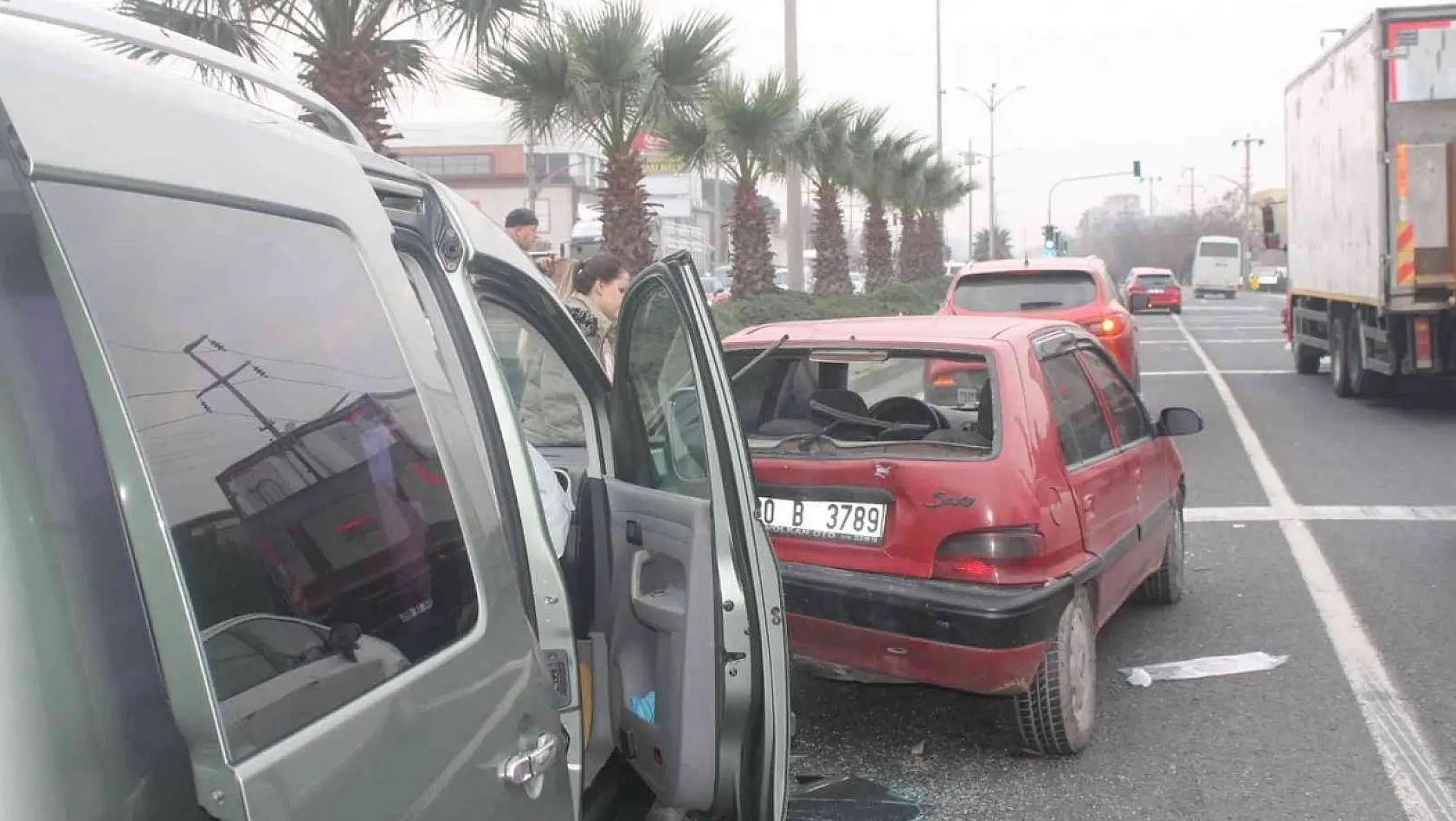 Turgutlu'da zincirleme kaza: 2 yaralı