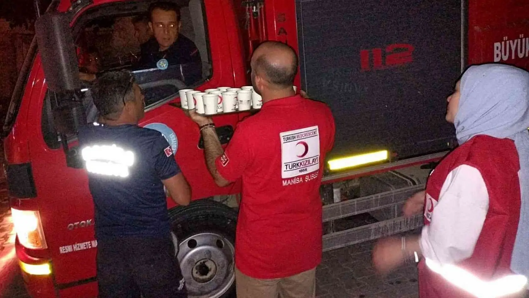 Türk Kızılay'dan Manisa'daki yangın ekiplerine gıda desteği