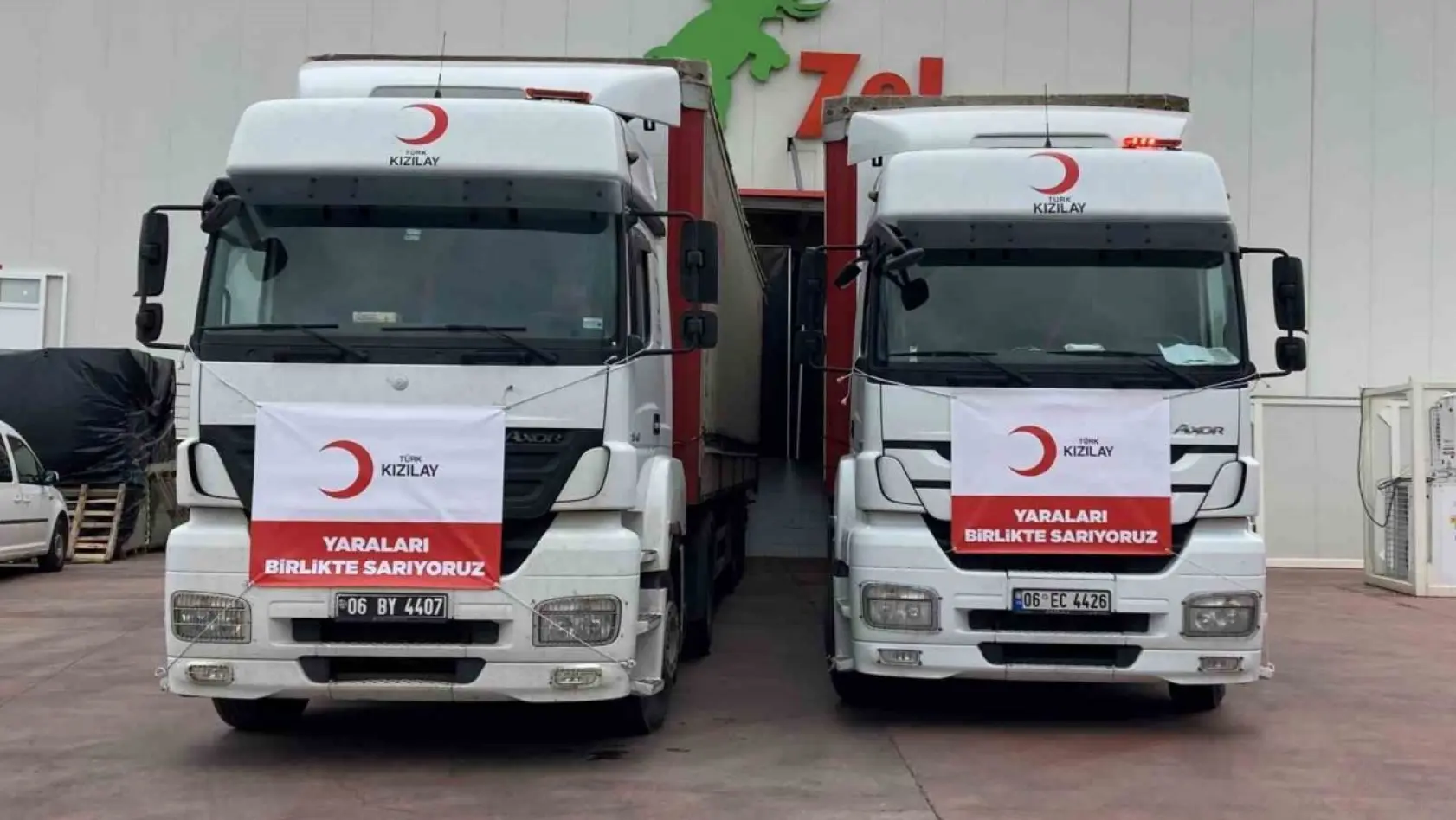 Türk Kızılay İzmir'den deprem bölgesine 16 tır konserve gıda