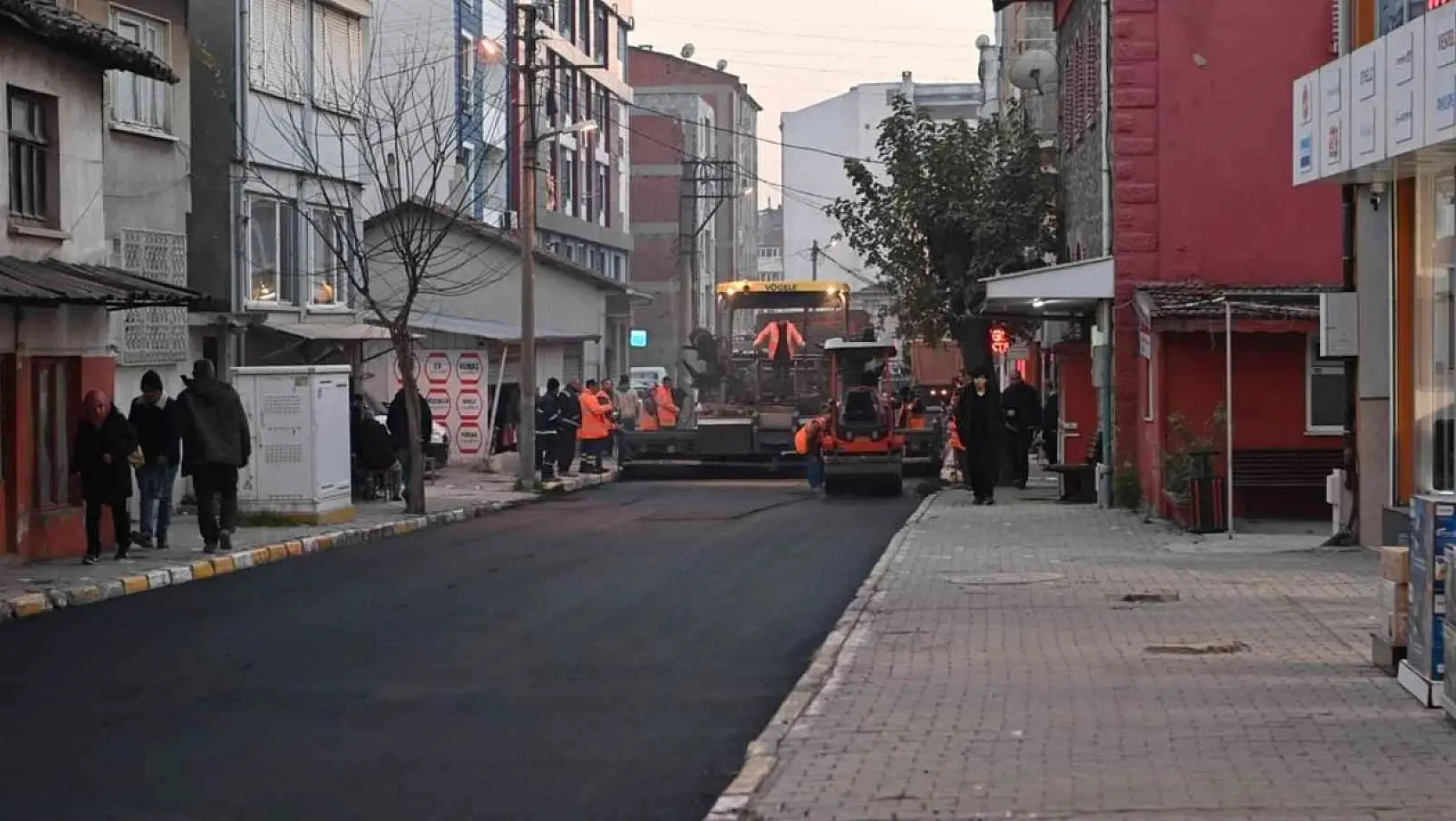 Türkiye'nin en uzun sokaklarından Bağlar asfaltlandı