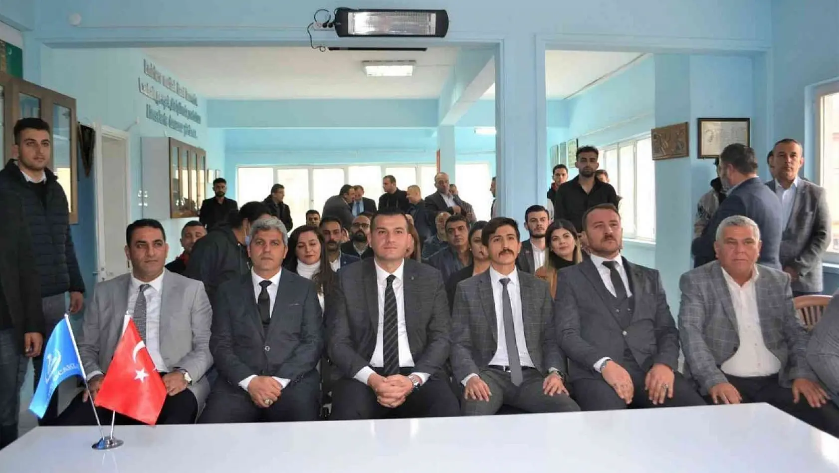 Ülkücüler Karacasu'daki yeni hizmet binasını törenle hizmete açtı