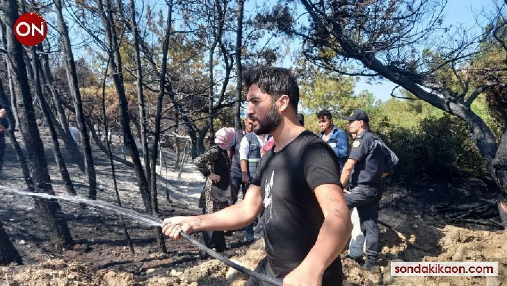 Ünlü şarkıcı Bozcaada'daki yangın söndürme çalışmalarına katıldı