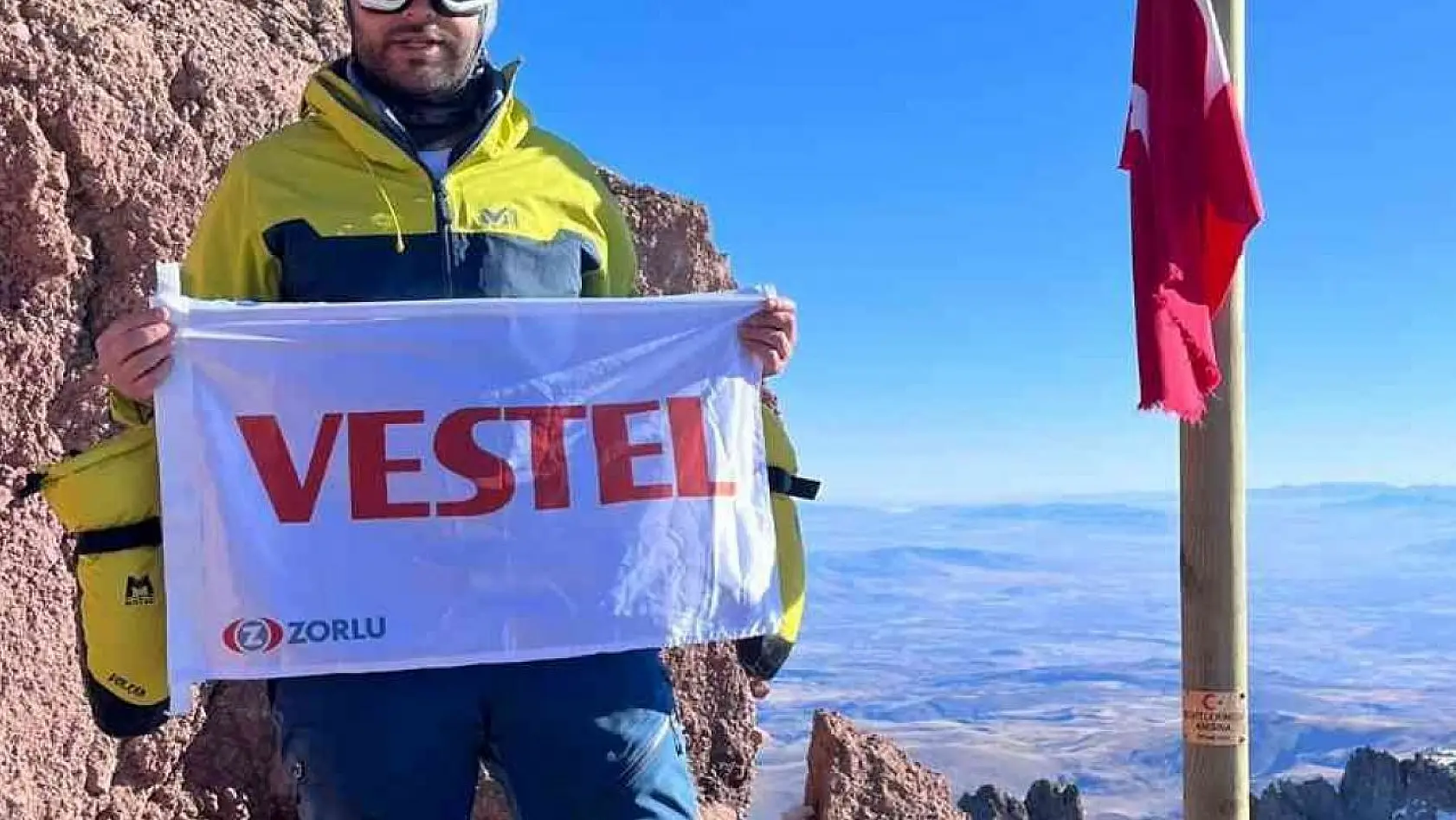 Vestel personelinden Erciyes Dağı'na 'Cumhuriyet' tırmanışı