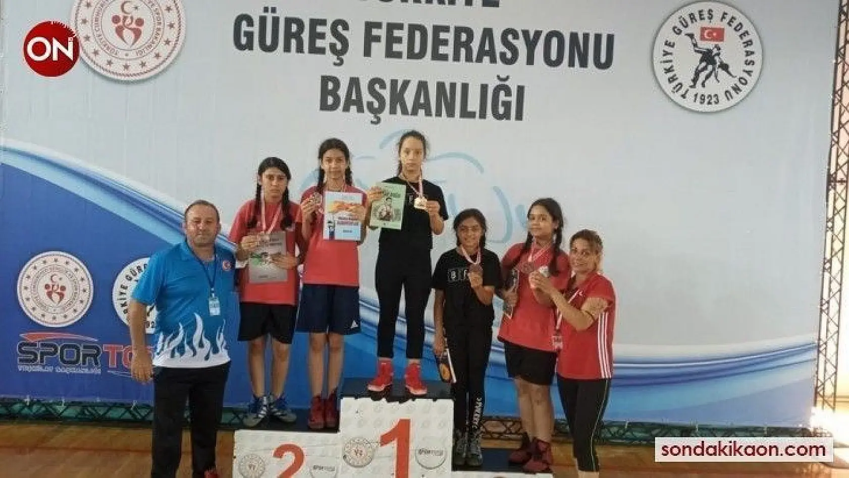 Yağmur Emir Güreşte Türkiye şampiyonu