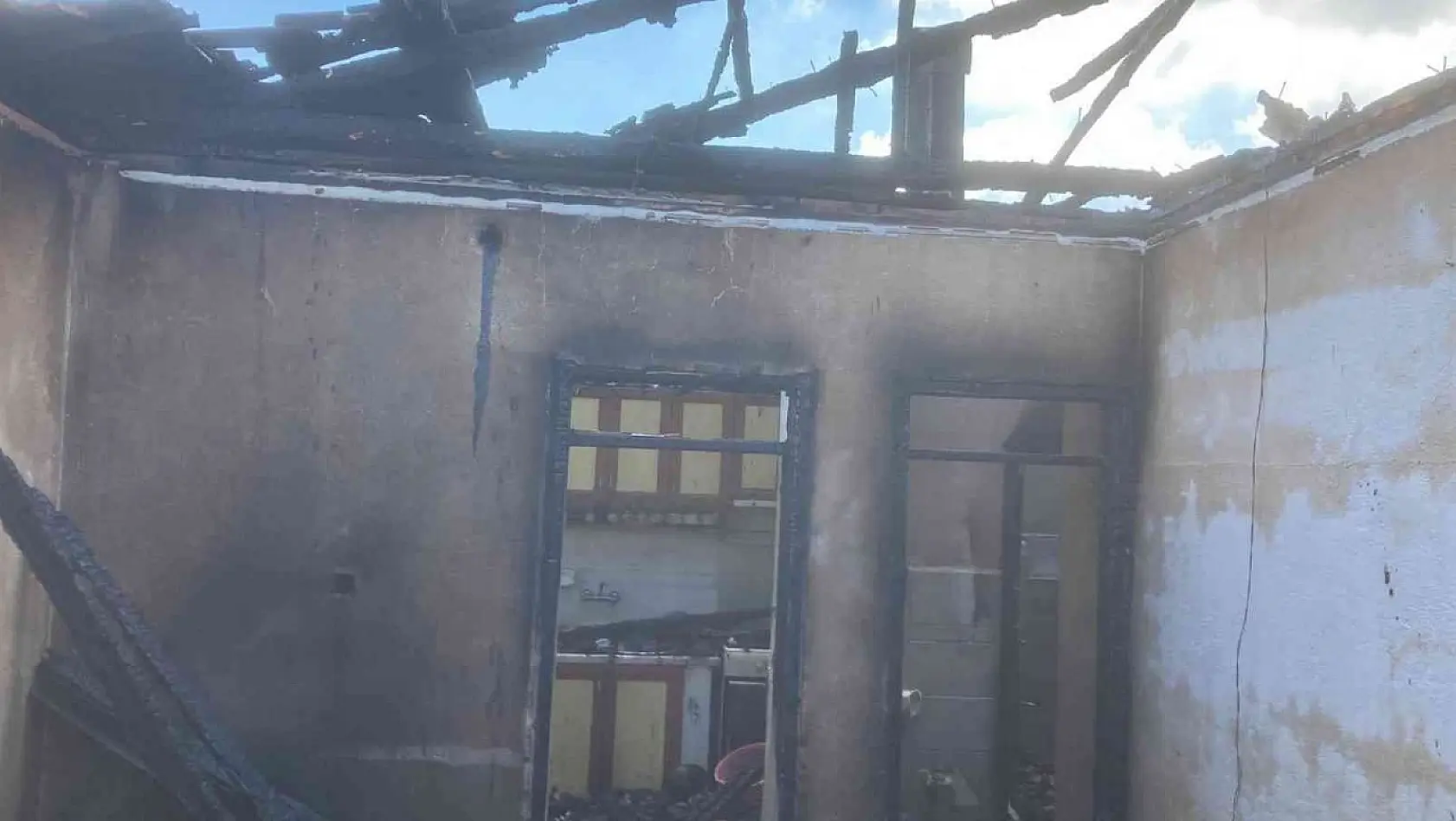 Yenice'de ev yangını