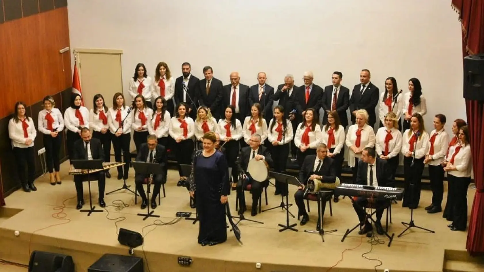 Yenişehir'de öğretmenlerden muhteşem konser