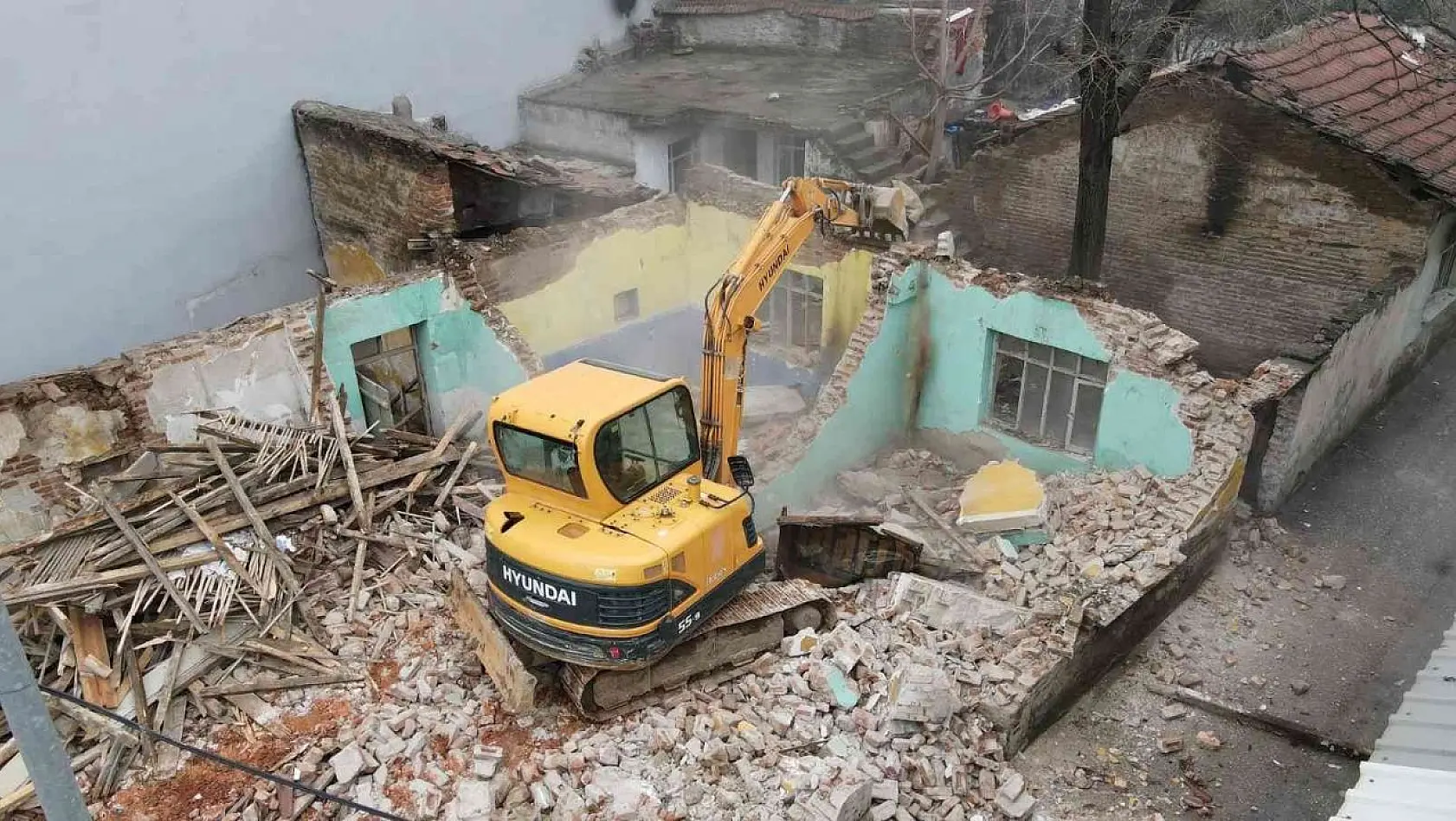 Yıldırım Belediyesi 494 metruk binayı yıktı