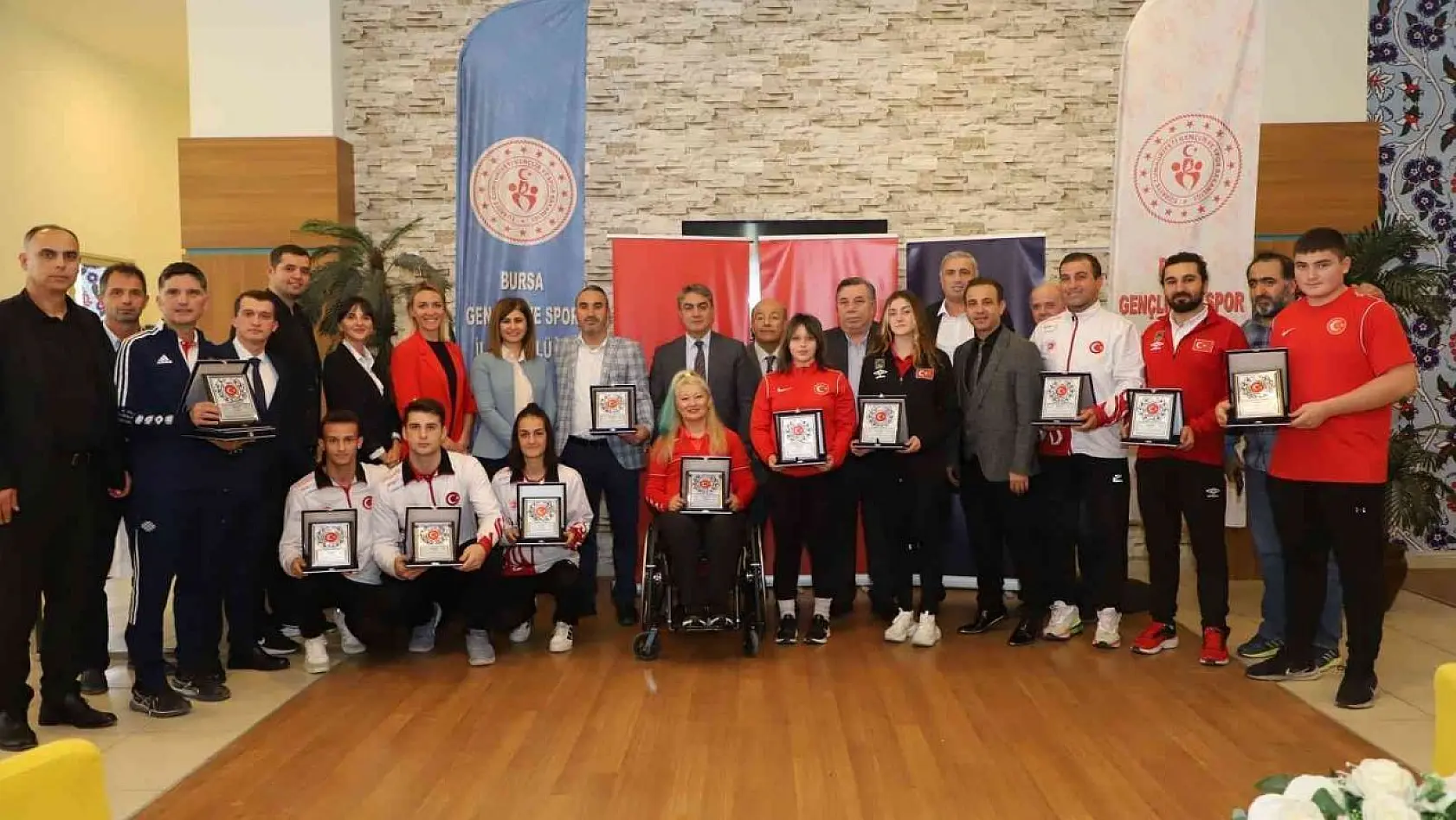 Yıldırım Belediyesi'ne yılın en iyi spor kulübü ödülü