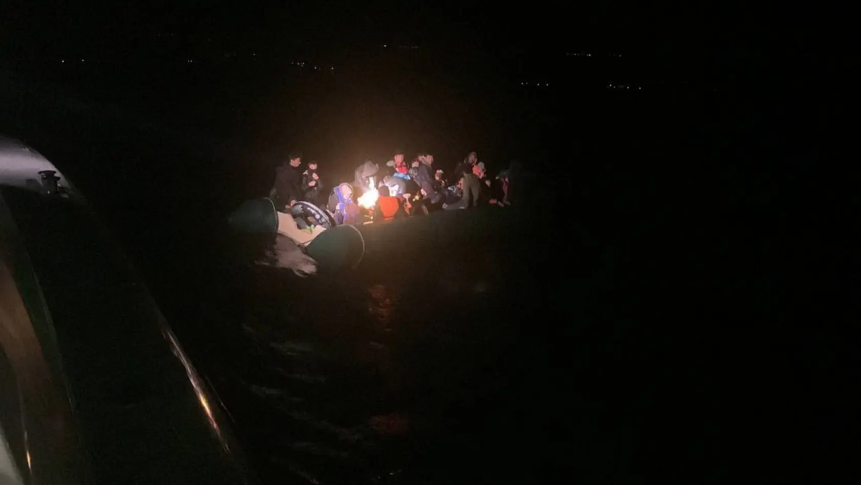 Yunan unsurları tarafından ölüme terk edilen 51 kaçak göçmen kurtarıldı
