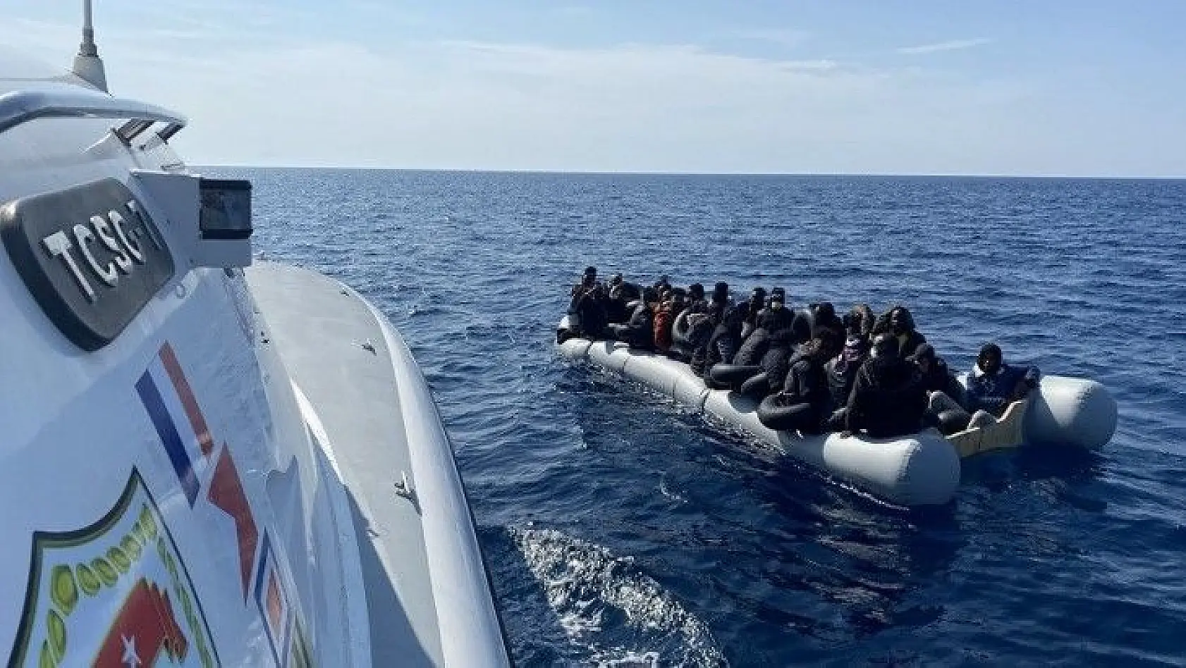 Yunan unsurlarınca geri itilen 100 düzensiz göçmen kurtarıldı