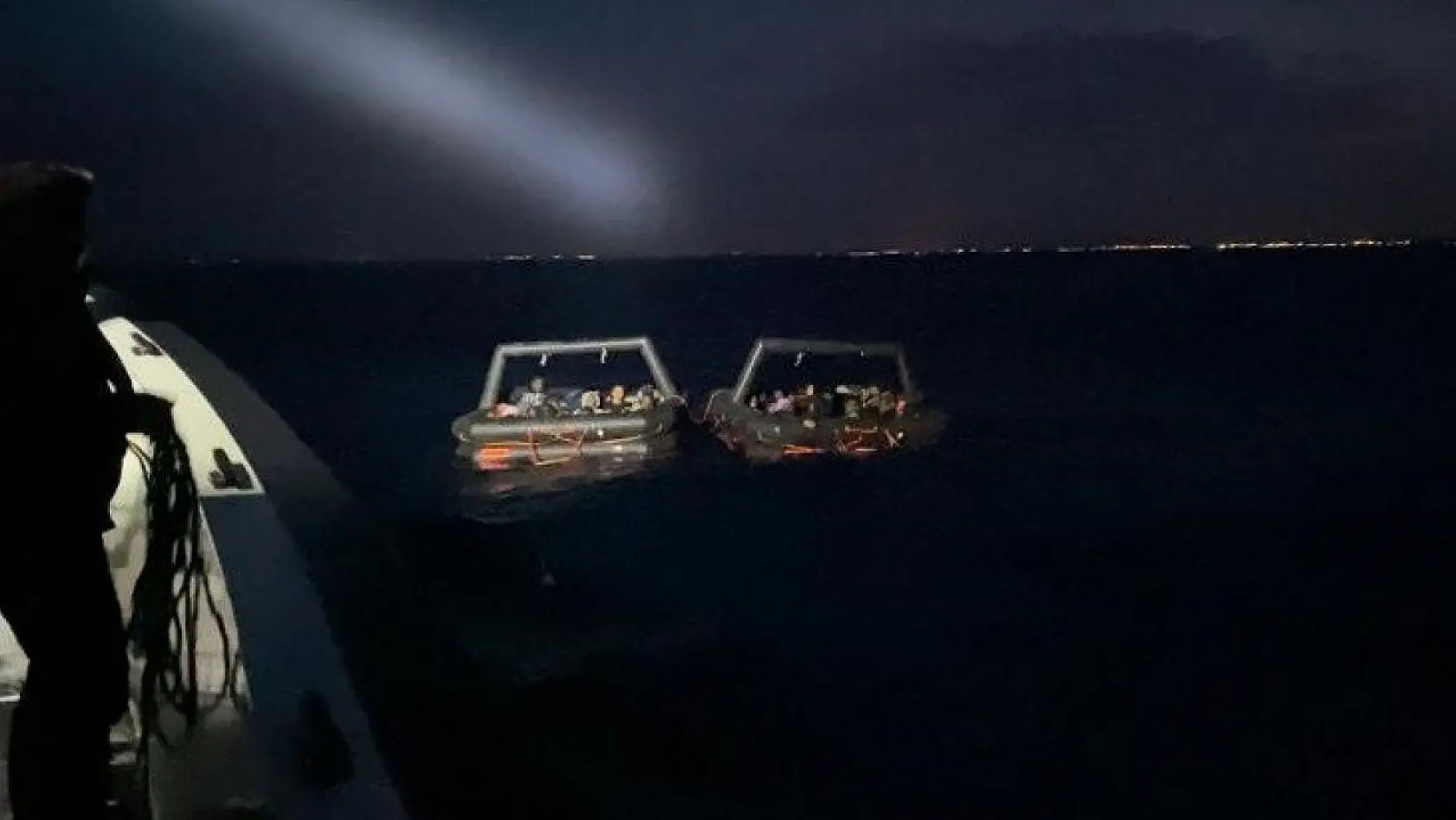Yunanistan'ın geri ittiği göçmenleri Türkiye kurtardı