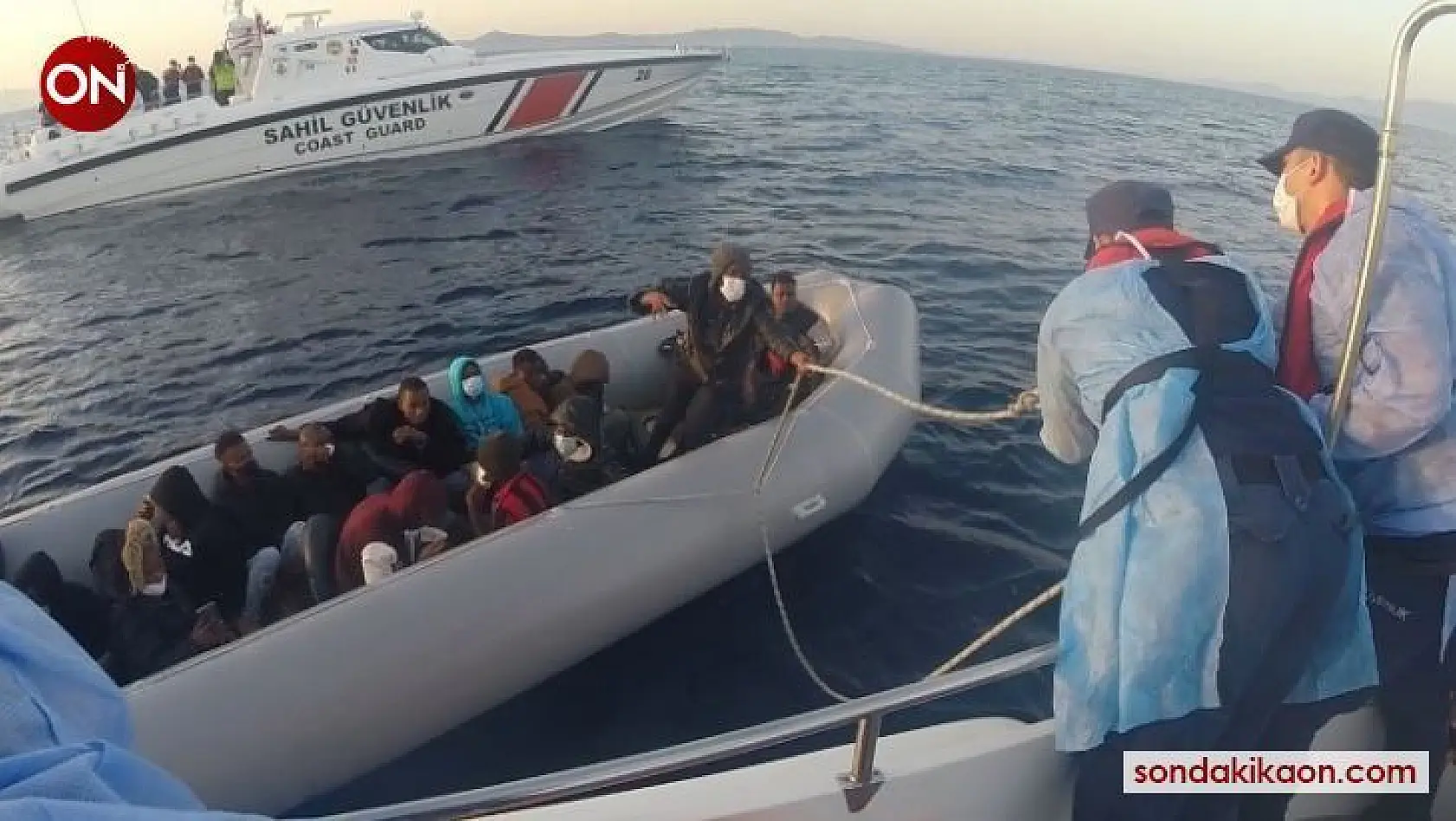 Yunanistan unsurlarınca Türk karasularına itilen 21 düzensiz göçmen kurtarıldı