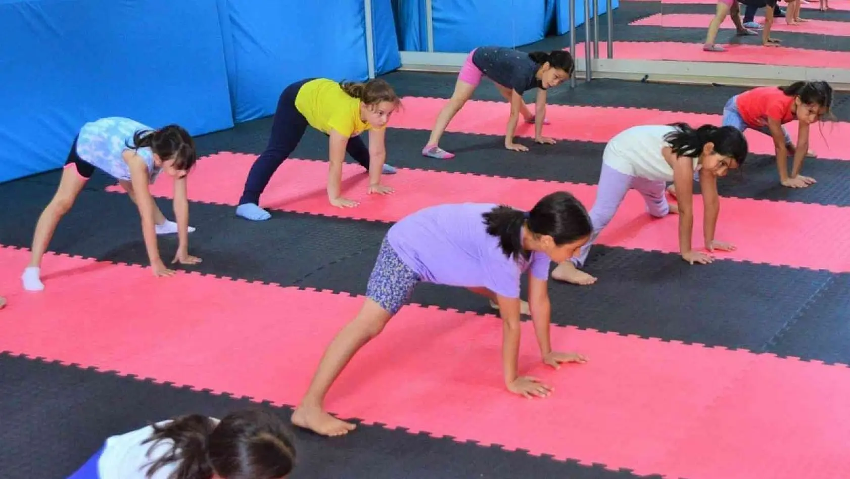 Yunusemre'de çocuklar cimnastikle geleceğe hazırlanıyor