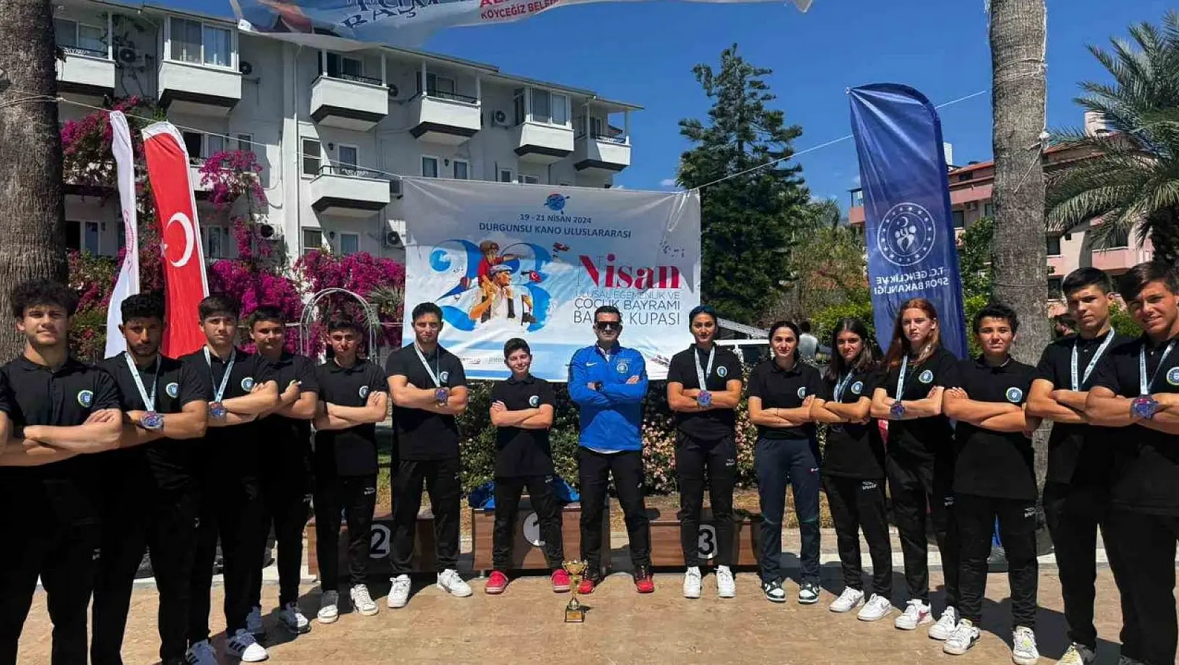Bursa Büyükşehir Belediyesporlu kanocular Muğla'da 12 madalya 1 kupa kazandı