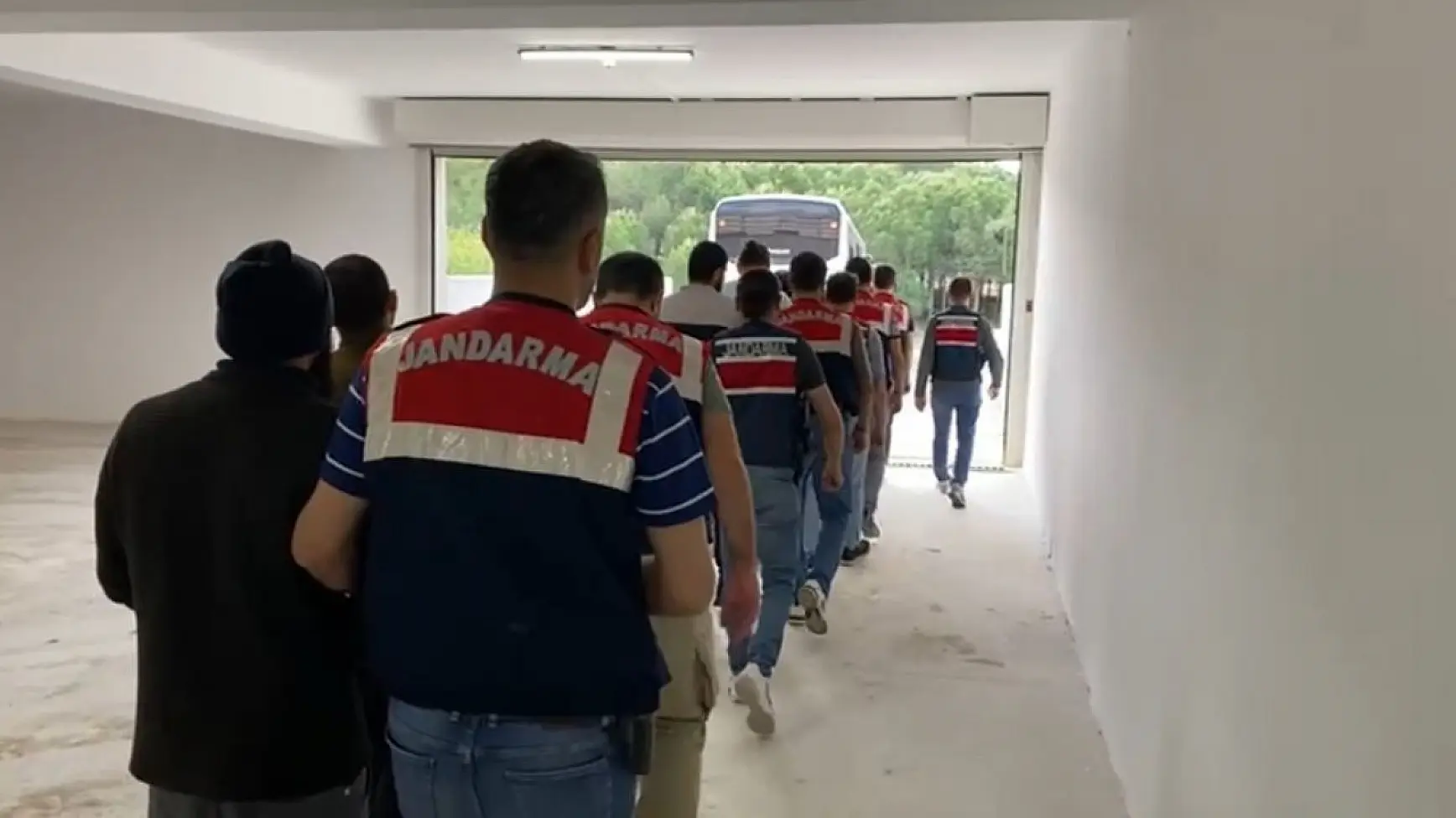 İzmir'de DEAŞ operasyonu: 8 tutuklama