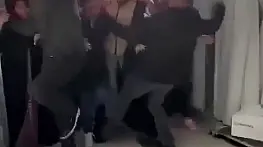İzmir'de ucuz halı izdihamında 2 kadın hastanelik oldu