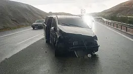 Kontrolden çıkan kamyonet kaza yaptı: 4 yaralı