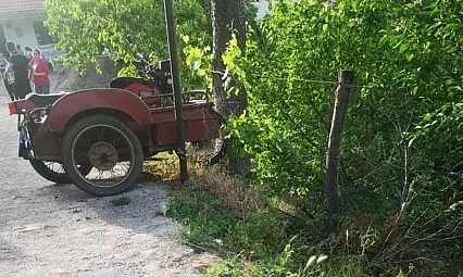 Ağaca çarpan sepetli motosikletin sürücüsü öldü