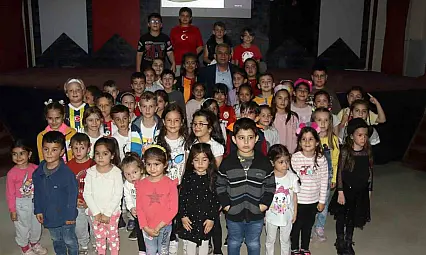 Başkan Hakan sinema etkinliğinde çocuklarla oyunlar oynadı