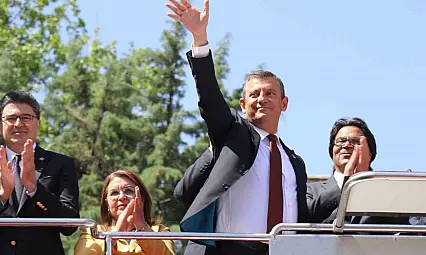 CHP Lideri Özgür Özel, kazanılan 15 belediye için Denizlililere teşekkür etti