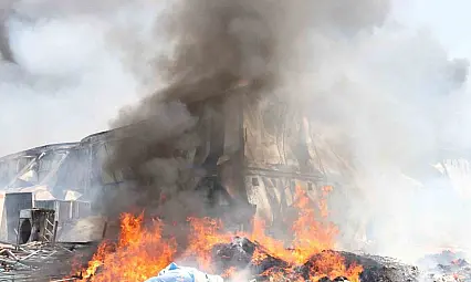 Fethiye'deki konteynır yangını söndürüldü