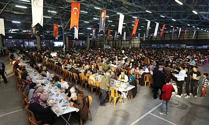 Merkezefendi'nin iftar sofrası Mehmet Akif Ersoy'da uruldu