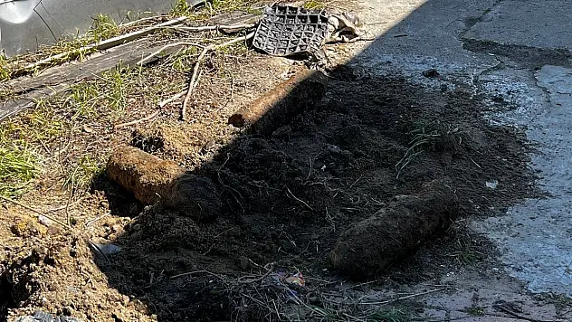 Gelibolu'da Çanakkale Savaşları'ndan kaldığı değerlendirilen 4 adet patlamamış top mermisi bulundu