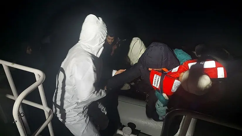 Ayvalık'ta 18 göçmen yakalandı