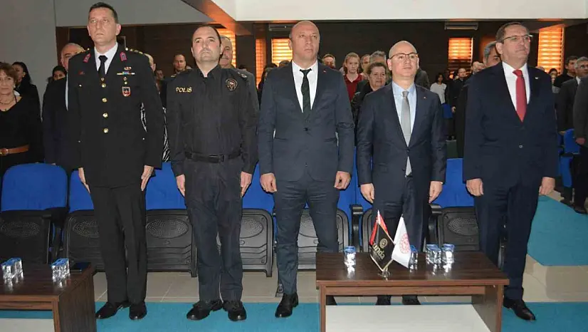 Ayvalık'ta İstiklal Marşı'nın kabulünün 102. yıldönümü kutlandı