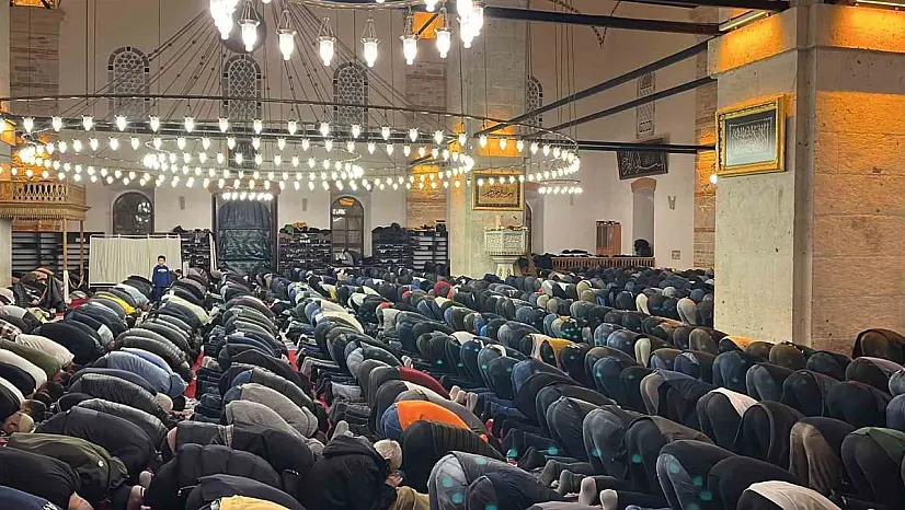 Balıkesir'de ilk teravih namazı kılındı