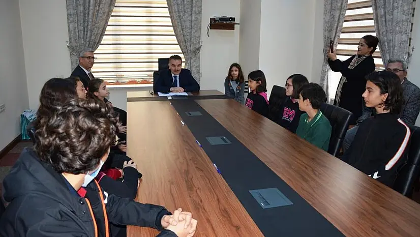 Başarılı öğrencilere ödülleri verildi
