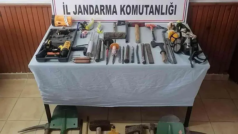 Domaniç'te kaçak kazı operasyonu