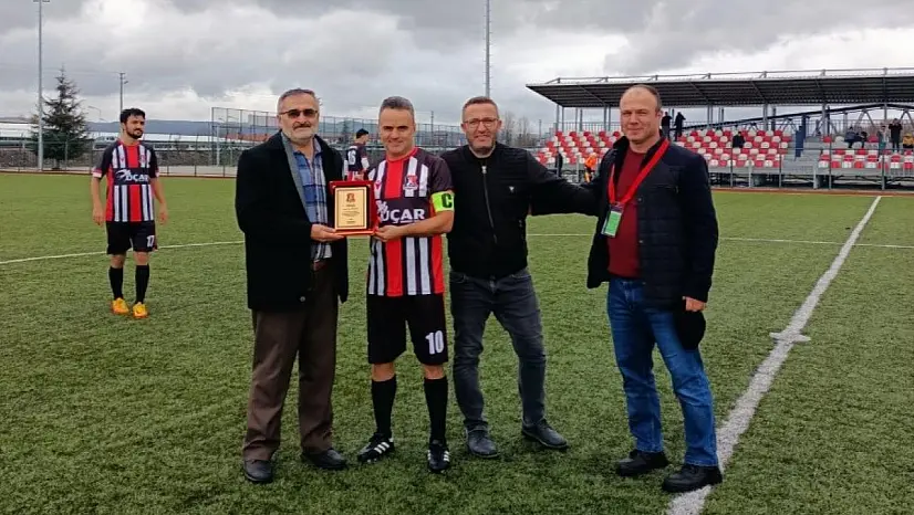 Futbolcu Ömer Bozbey jübilesini yaptı