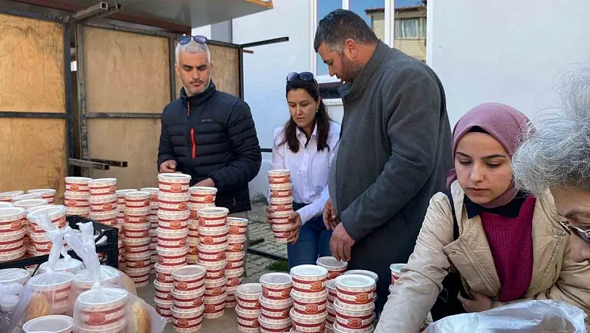 İhtiyaç sahiplerinin iftarlıklarını elleri ile hazırladılar