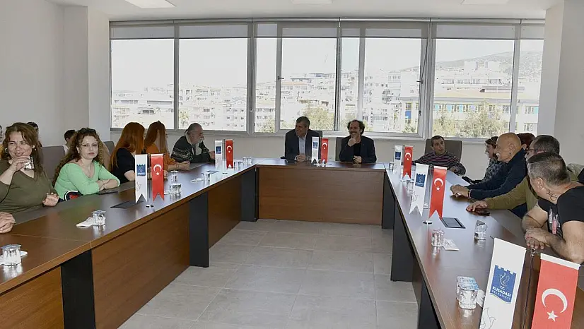 Kuşadası'nda 'Dünya Tiyatro Günü' kutlandı