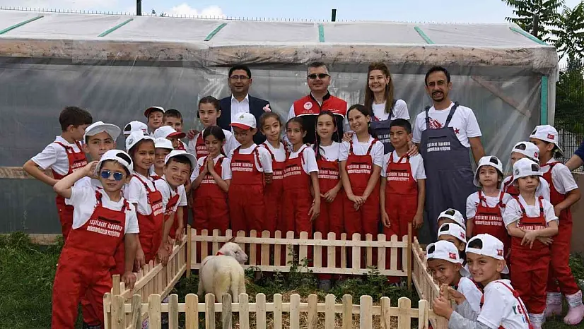 Minik öğrenciler tarım ve hayvancılığı çekirdekten öğreniyor